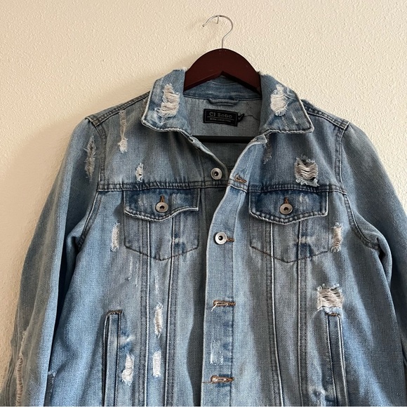 Women's Denim Distressed Jean Jacket Size Medium - Picture 6 of 10